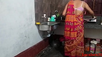 Desi housewife Sonali's kitchen encounter with a local man