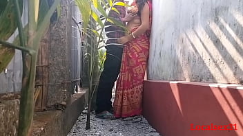 Desi wife gets fucked in public by local man in HD video