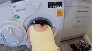 Sister in trouble: Stepbro saves the day in washing machine